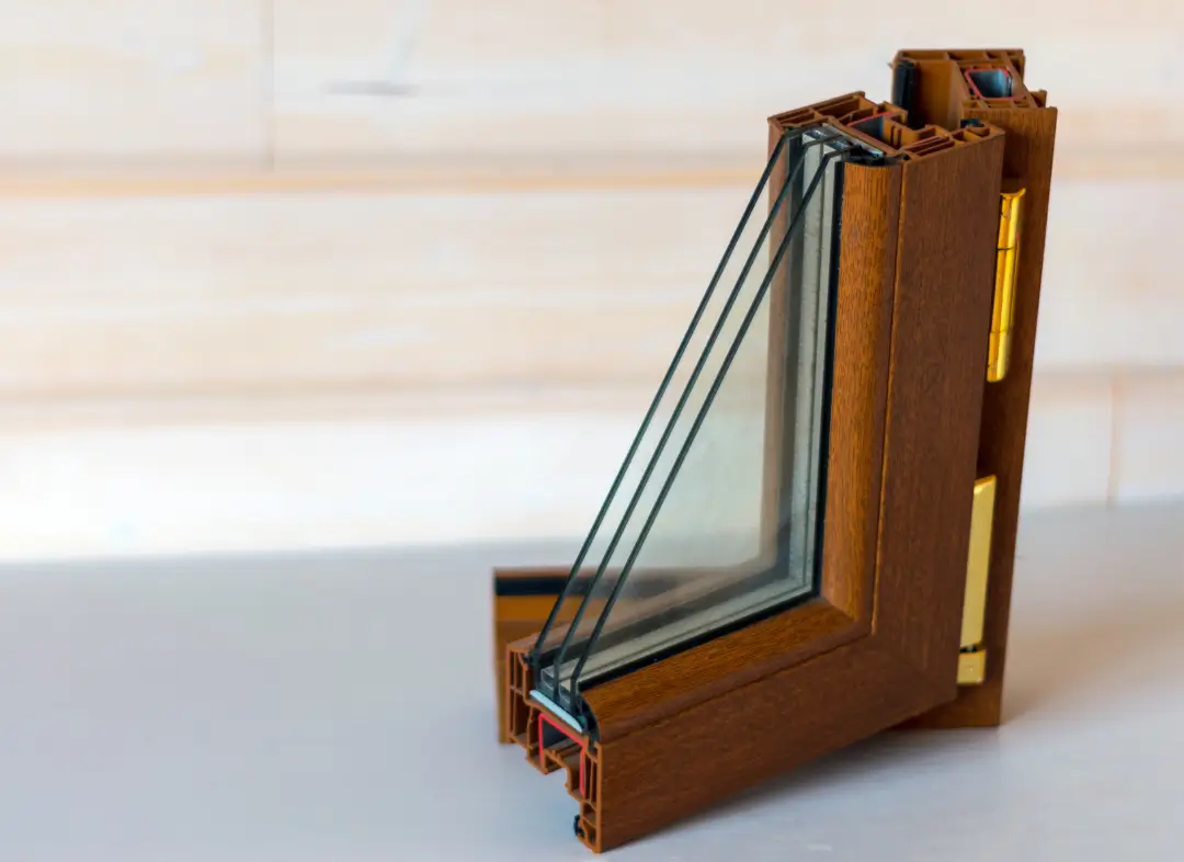 Installation de fenêtre en bois sur mesure Traînou